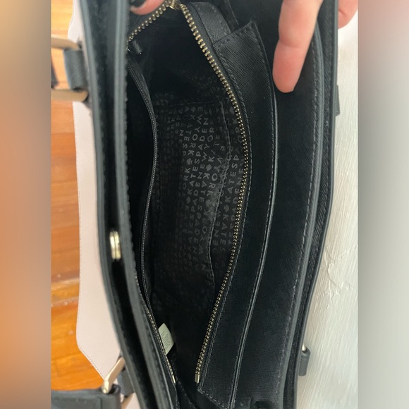 Kate Spade Leather crossbody with matching Wallet - Picture 3 of 8